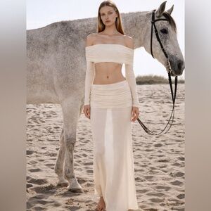 KOIR Helsa like Elena Off-Shoulder top + skirt SET